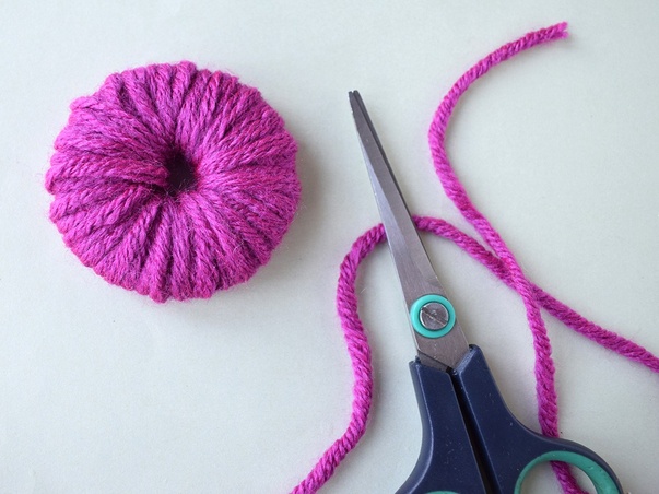 Hilfeseitenbild für 'Einen Bommel herstellen'