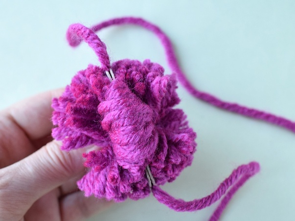 Hilfeseitenbild für 'Einen Bommel herstellen'