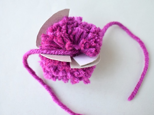 Hilfeseitenbild für 'Einen Bommel herstellen'