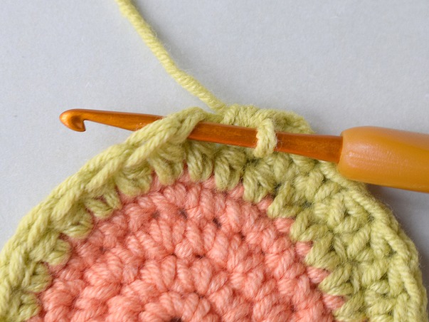 Hilfeseitenbild für 'Feste Maschen zusammen abmaschen'