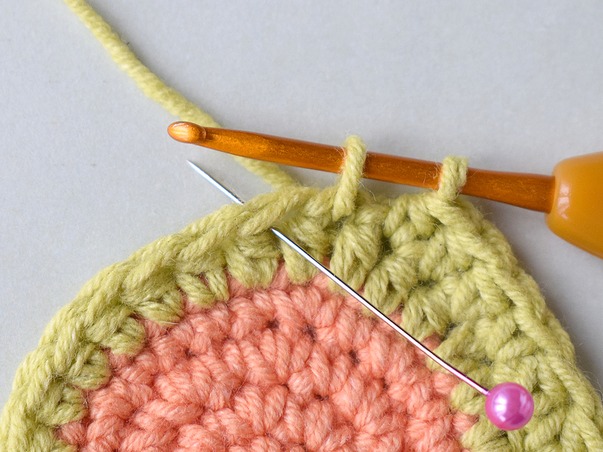 Hilfeseitenbild für 'Feste Maschen zusammen abmaschen'