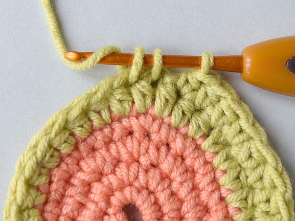 Hilfeseitenbild für 'Feste Maschen zusammen abmaschen'