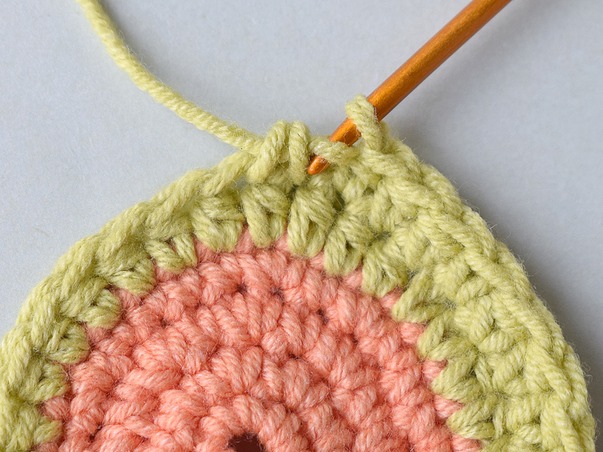 Hilfeseitenbild für 'Feste Maschen zusammen abmaschen'