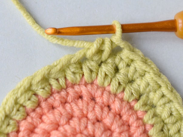 Hilfeseitenbild für 'Feste Maschen zusammen abmaschen'