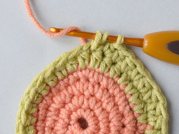 Hilfeseitenbild für 'Maschen mit einer 2. Farbe abmaschen'