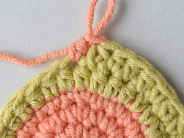 Hilfeseitenbild für 'Maschen mit einer 2. Farbe abmaschen'