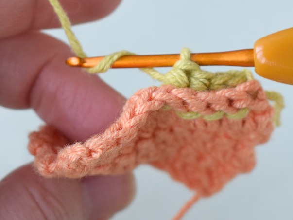 Hilfeseitenbild für 'Von hinten eingestochene Stäbchen um Maschenkörper'