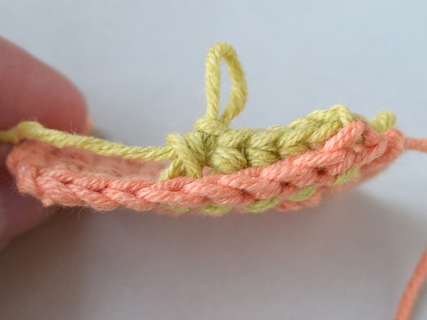 Hilfeseitenbild für 'Von hinten eingestochene Stäbchen um Maschenkörper'