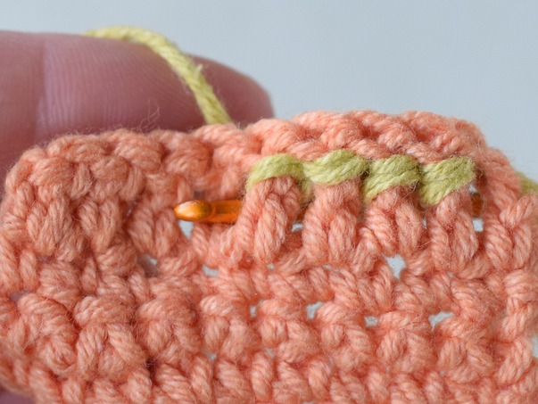 Hilfeseitenbild für 'Von hinten eingestochene Stäbchen um Maschenkörper'