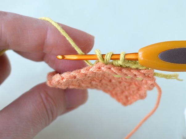 Hilfeseitenbild für 'Von hinten eingestochene Stäbchen um Maschenkörper'