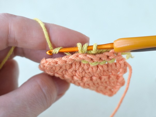 Hilfeseitenbild für 'Von hinten eingestochene Stäbchen um Maschenkörper'