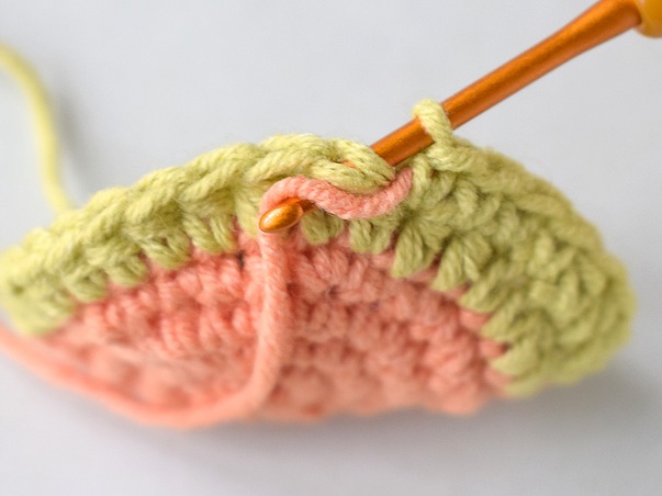 Hilfeseitenbild für 'Von hinten eingestochener Rundenschluss mit Farbwechsel'