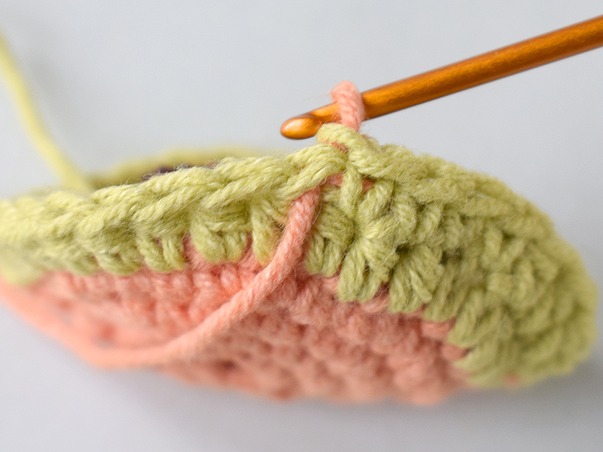 Hilfeseitenbild für 'Von hinten eingestochener Rundenschluss mit Farbwechsel'