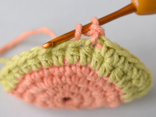 Hilfeseitenbild für 'Von hinten eingestochener Rundenschluss mit Farbwechsel'