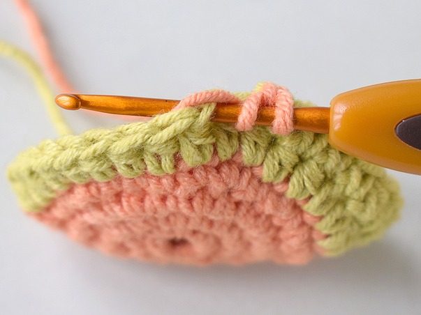 Hilfeseitenbild für 'Von hinten eingestochener Rundenschluss mit Farbwechsel'